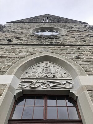 010-kirche-fassade